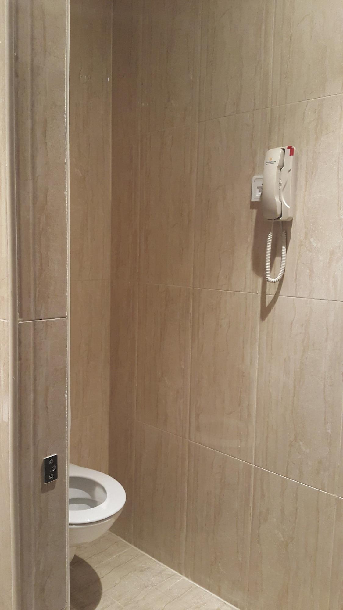 M Hotel Makkah By Millennium Μέκκα Εξωτερικό φωτογραφία A shower stall