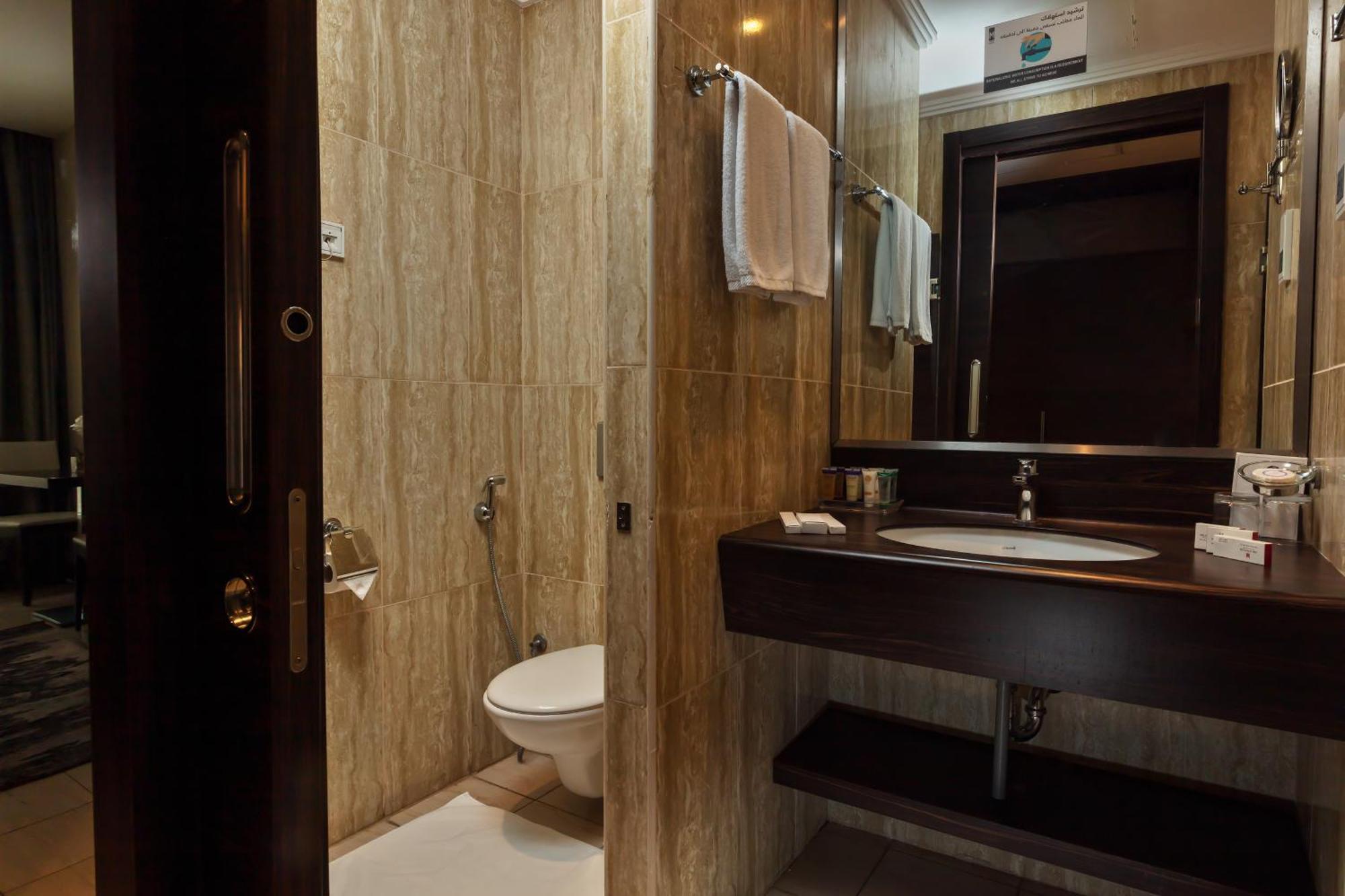 M Hotel Makkah By Millennium Μέκκα Εξωτερικό φωτογραφία A bathroom at the hotel