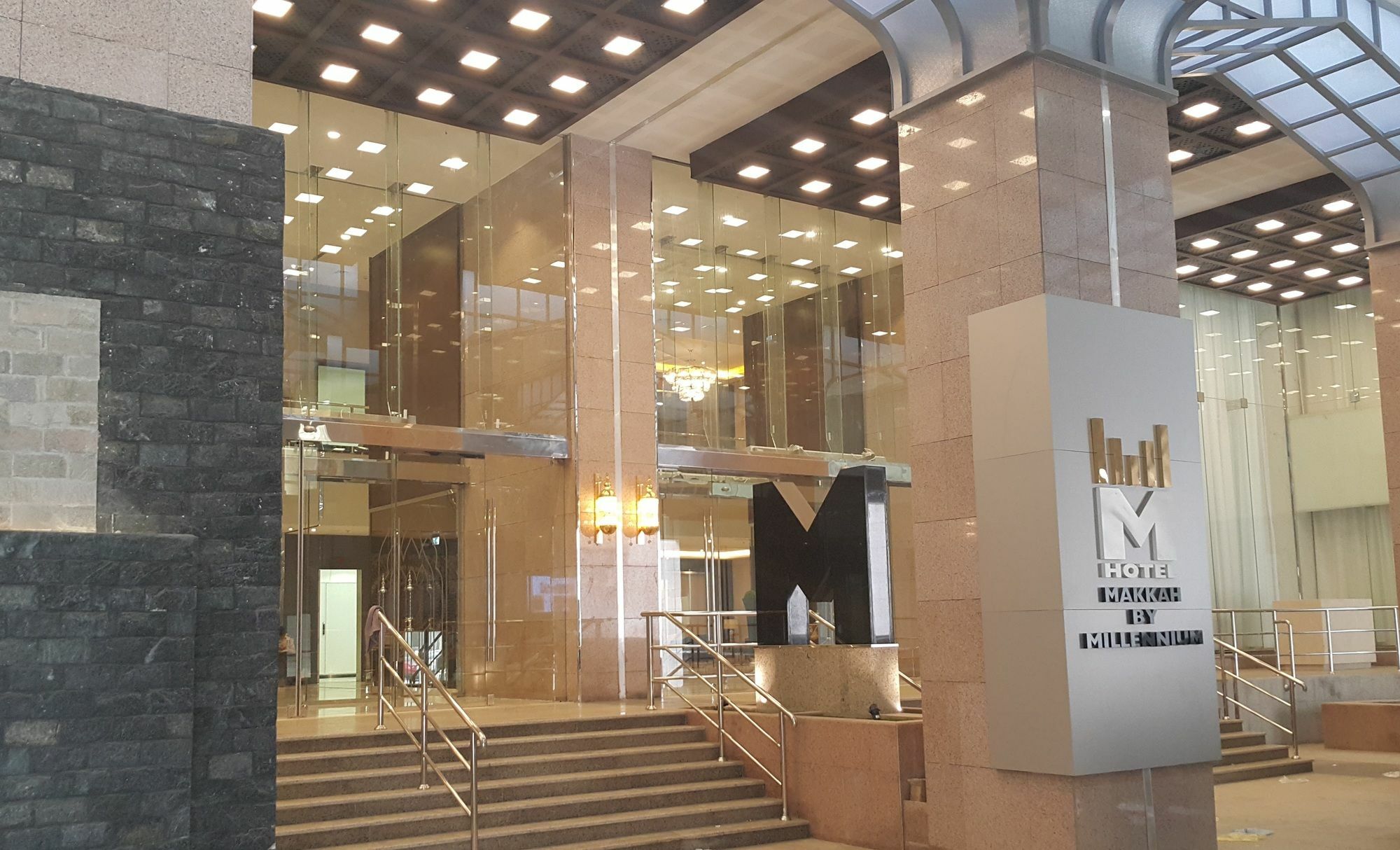M Hotel Makkah By Millennium Μέκκα Εξωτερικό φωτογραφία The hotel entrance